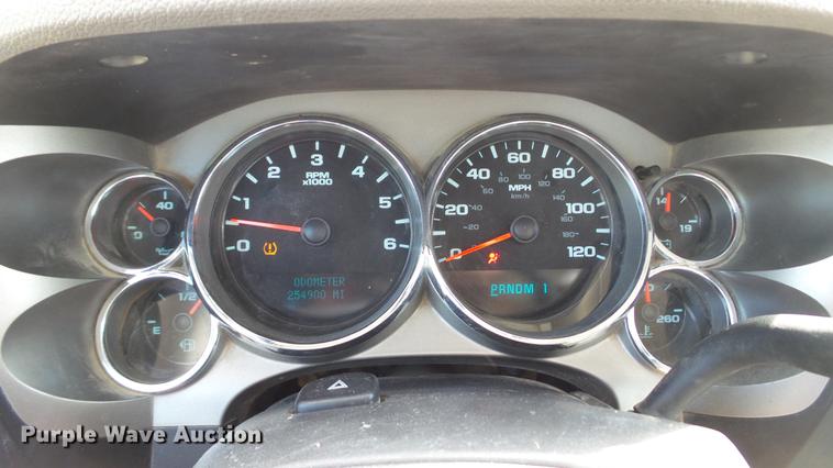 image for item DE4852 2009 Chevrolet Silverado 2500HD Ext. Cab utility bed  pickup truck