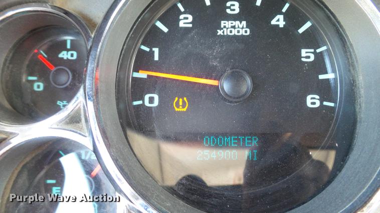 image for item DE4852 2009 Chevrolet Silverado 2500HD Ext. Cab utility bed  pickup truck