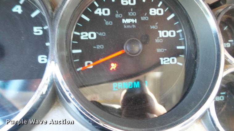 image for item DE4852 2009 Chevrolet Silverado 2500HD Ext. Cab utility bed  pickup truck