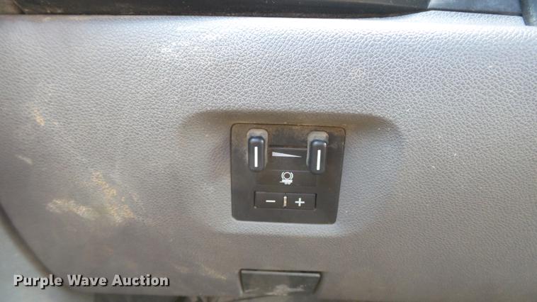 image for item DE4852 2009 Chevrolet Silverado 2500HD Ext. Cab utility bed  pickup truck