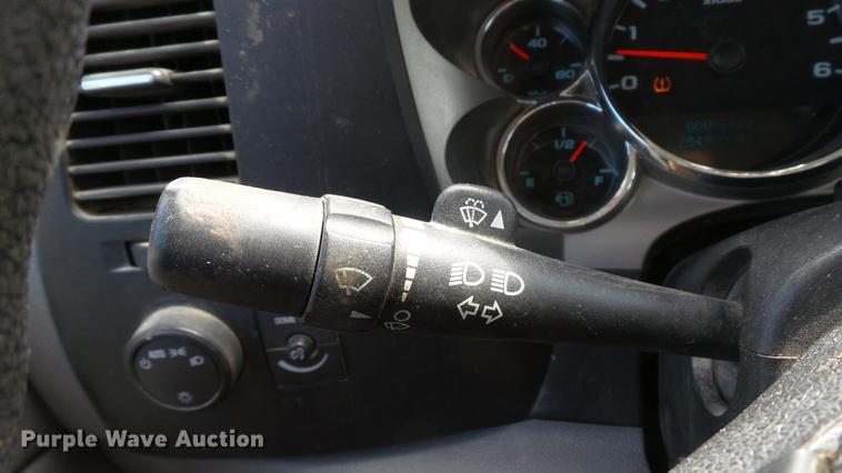 image for item DE4852 2009 Chevrolet Silverado 2500HD Ext. Cab utility bed  pickup truck