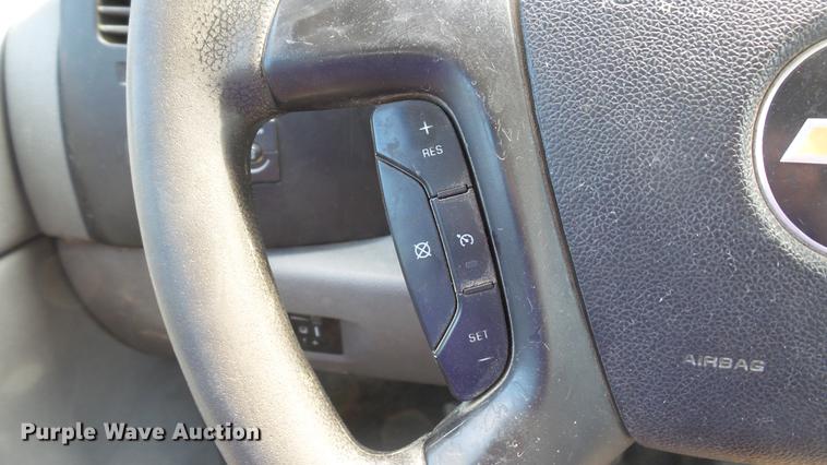 image for item DE4852 2009 Chevrolet Silverado 2500HD Ext. Cab utility bed  pickup truck