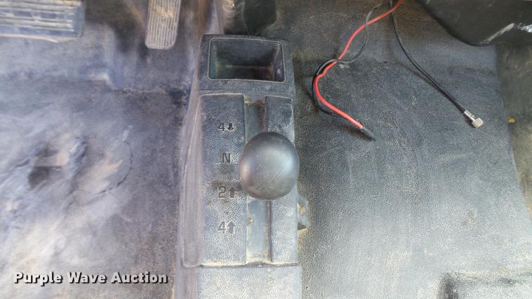 image for item DE4852 2009 Chevrolet Silverado 2500HD Ext. Cab utility bed  pickup truck