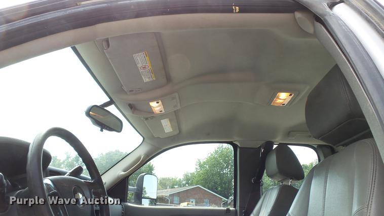 image for item DE4852 2009 Chevrolet Silverado 2500HD Ext. Cab utility bed  pickup truck