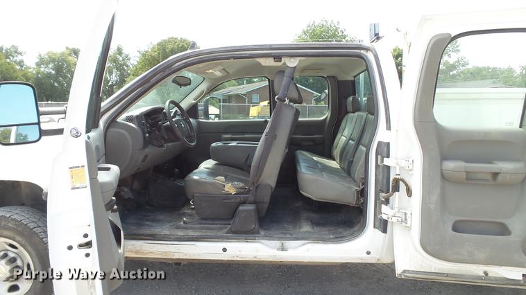image for item DE4852 2009 Chevrolet Silverado 2500HD Ext. Cab utility bed  pickup truck