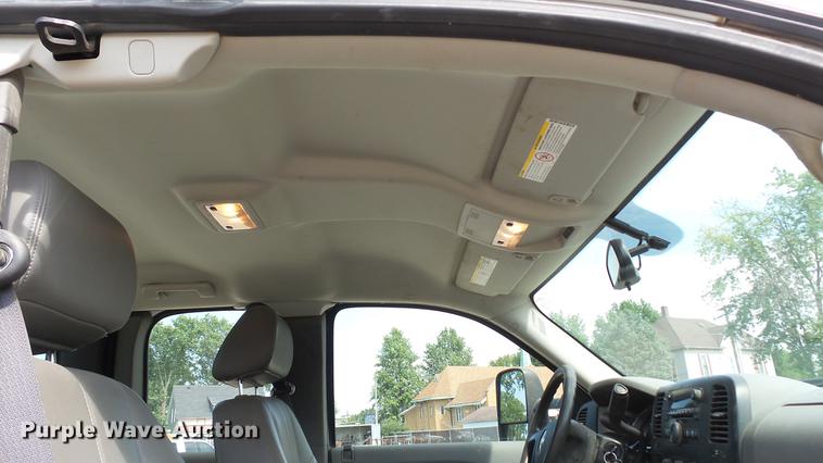 image for item DE4852 2009 Chevrolet Silverado 2500HD Ext. Cab utility bed  pickup truck