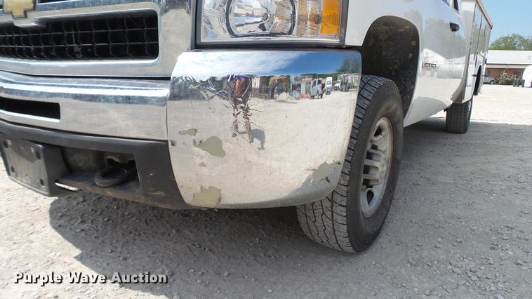 image for item DE4852 2009 Chevrolet Silverado 2500HD Ext. Cab utility bed  pickup truck