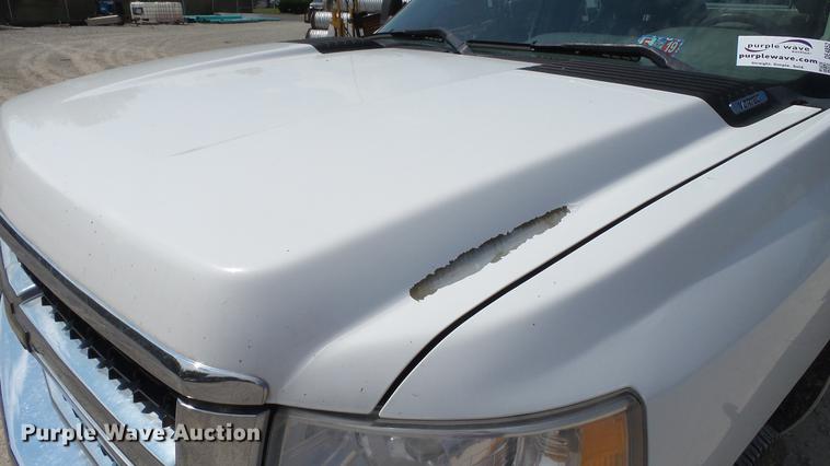 image for item DE4852 2009 Chevrolet Silverado 2500HD Ext. Cab utility bed  pickup truck