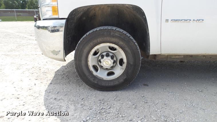 image for item DE4852 2009 Chevrolet Silverado 2500HD Ext. Cab utility bed  pickup truck