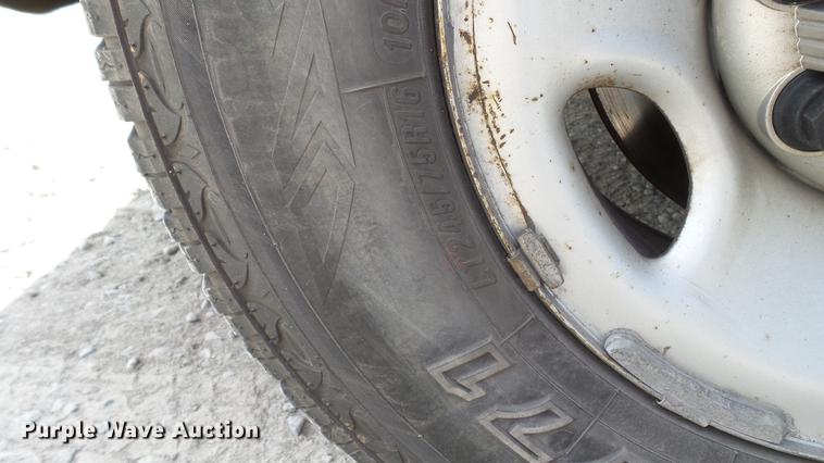 image for item DE4852 2009 Chevrolet Silverado 2500HD Ext. Cab utility bed  pickup truck