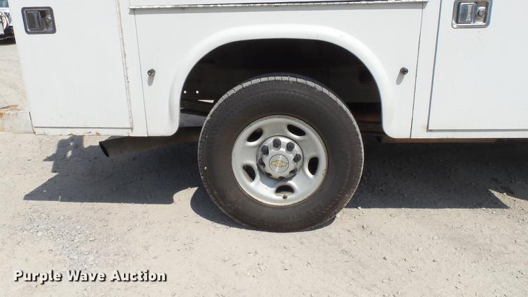 image for item DE4852 2009 Chevrolet Silverado 2500HD Ext. Cab utility bed  pickup truck