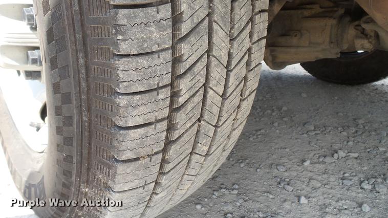 image for item DE4852 2009 Chevrolet Silverado 2500HD Ext. Cab utility bed  pickup truck