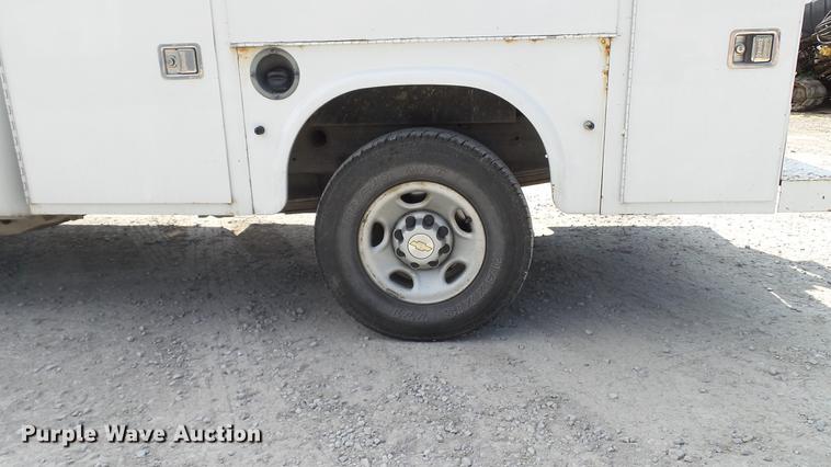 image for item DE4852 2009 Chevrolet Silverado 2500HD Ext. Cab utility bed  pickup truck