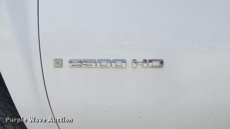 image for item DE4852 2009 Chevrolet Silverado 2500HD Ext. Cab utility bed  pickup truck