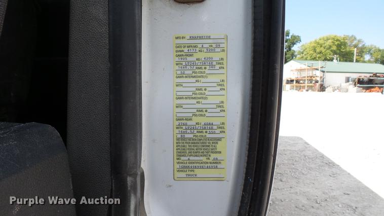 image for item DE4852 2009 Chevrolet Silverado 2500HD Ext. Cab utility bed  pickup truck