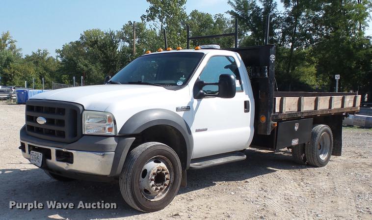 image for item DE4855 2005 Ford F550 Super Duty XL flatbed truck