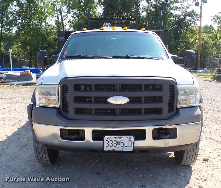 image for item DE4855 2005 Ford F550 Super Duty XL flatbed truck