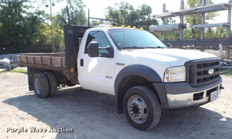 image for item DE4855 2005 Ford F550 Super Duty XL flatbed truck