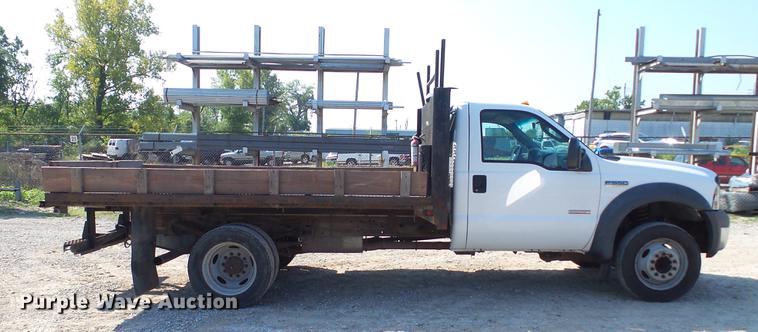 image for item DE4855 2005 Ford F550 Super Duty XL flatbed truck