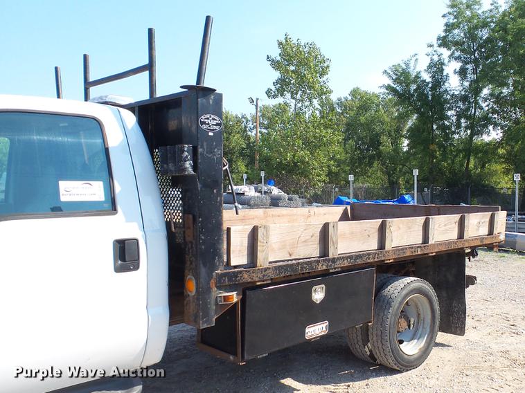 image for item DE4855 2005 Ford F550 Super Duty XL flatbed truck