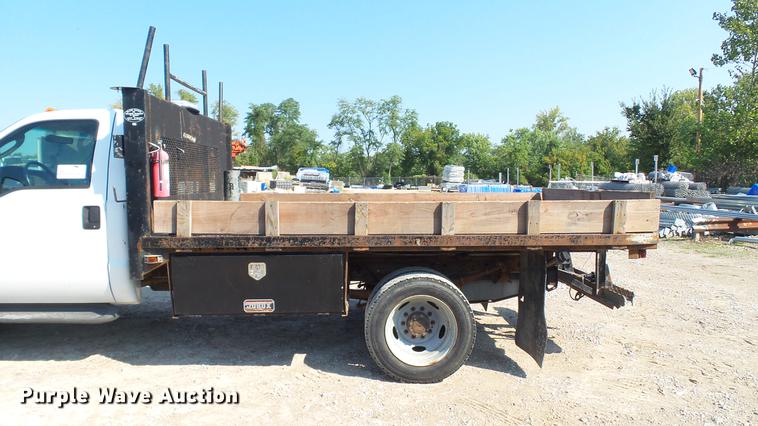 image for item DE4855 2005 Ford F550 Super Duty XL flatbed truck