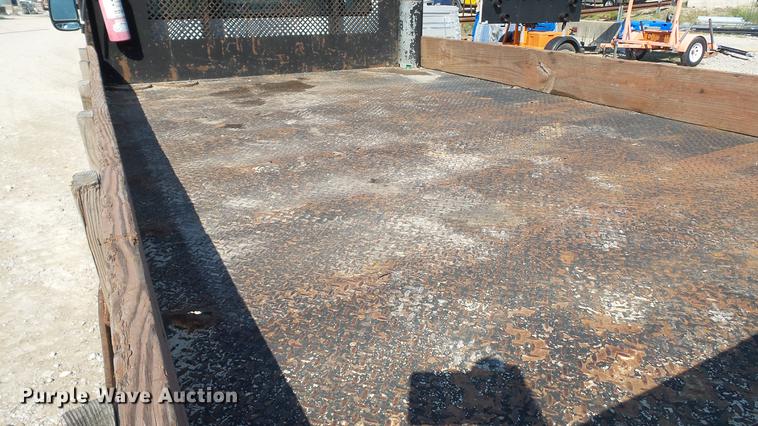 image for item DE4855 2005 Ford F550 Super Duty XL flatbed truck