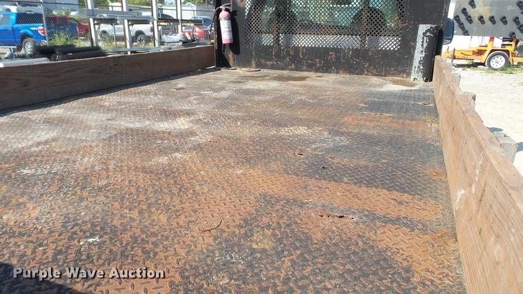 image for item DE4855 2005 Ford F550 Super Duty XL flatbed truck