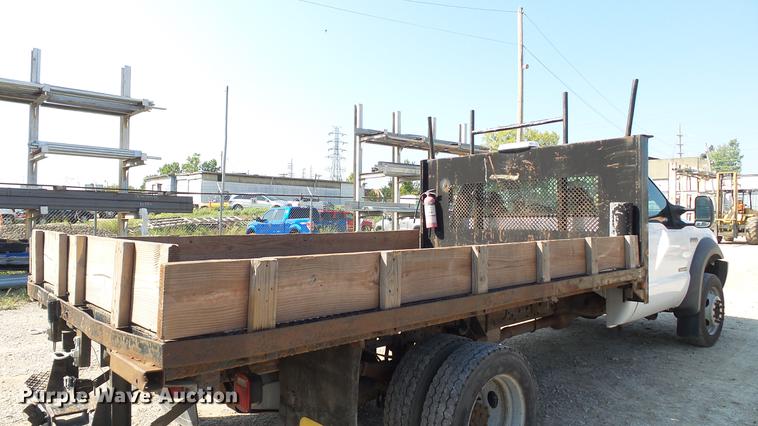 image for item DE4855 2005 Ford F550 Super Duty XL flatbed truck