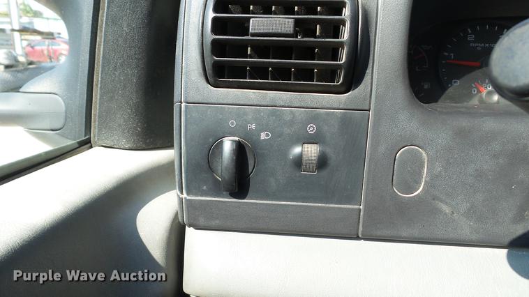 image for item DE4855 2005 Ford F550 Super Duty XL flatbed truck