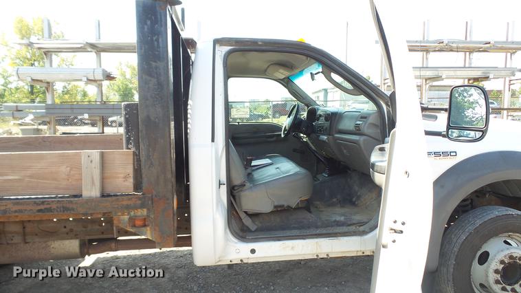 image for item DE4855 2005 Ford F550 Super Duty XL flatbed truck