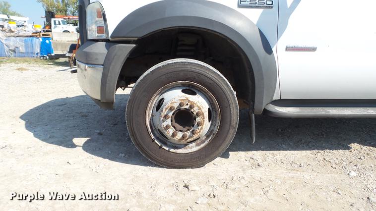 image for item DE4855 2005 Ford F550 Super Duty XL flatbed truck