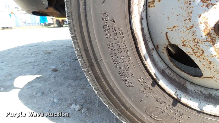 image for item DE4855 2005 Ford F550 Super Duty XL flatbed truck