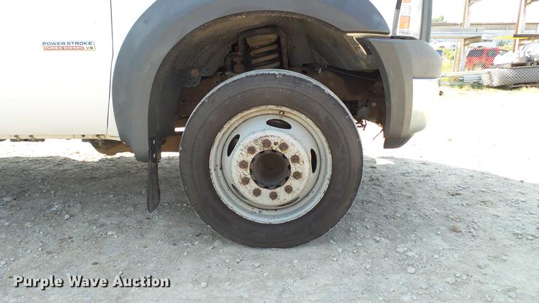 image for item DE4855 2005 Ford F550 Super Duty XL flatbed truck