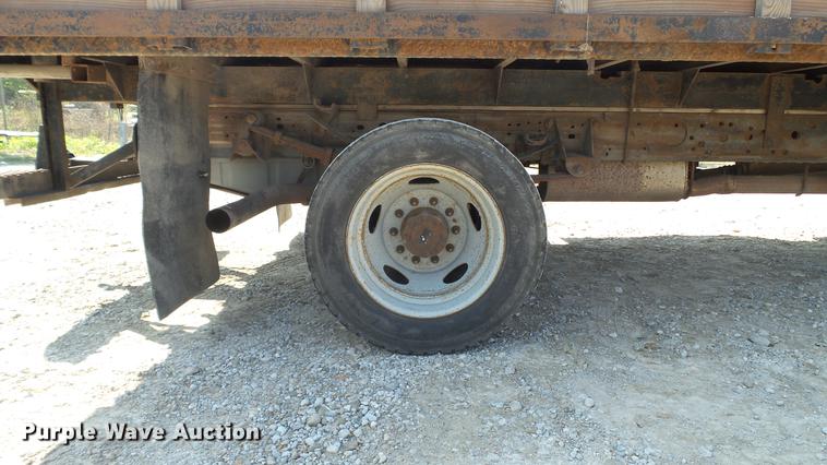 image for item DE4855 2005 Ford F550 Super Duty XL flatbed truck