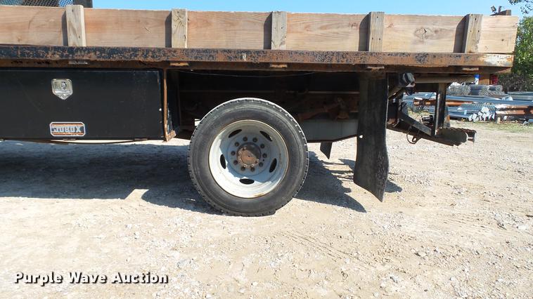 image for item DE4855 2005 Ford F550 Super Duty XL flatbed truck