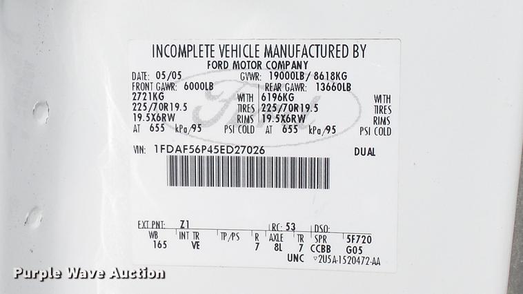 image for item DE4855 2005 Ford F550 Super Duty XL flatbed truck