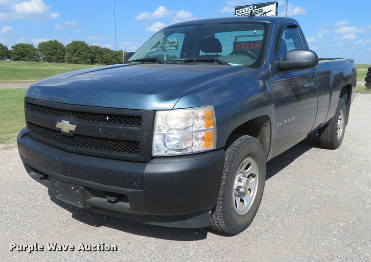 image for item DE6420 2007 Chevrolet Silverado 1500 pickup truck