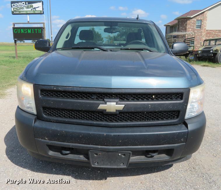 image for item DE6420 2007 Chevrolet Silverado 1500 pickup truck