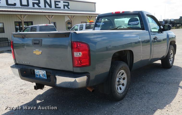 image for item DE6420 2007 Chevrolet Silverado 1500 pickup truck