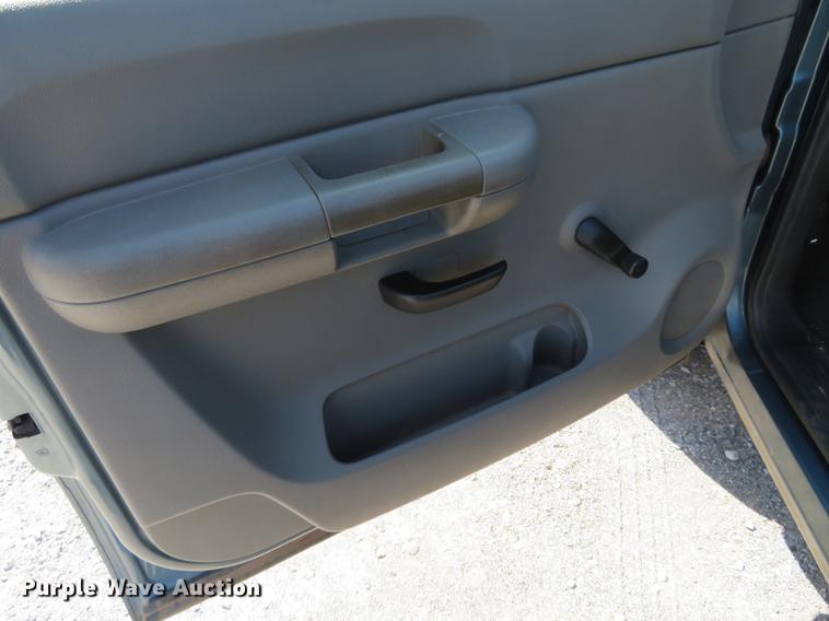 image for item DE6420 2007 Chevrolet Silverado 1500 pickup truck