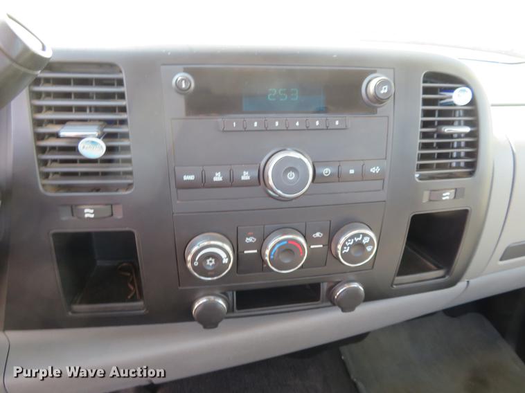 image for item DE6420 2007 Chevrolet Silverado 1500 pickup truck