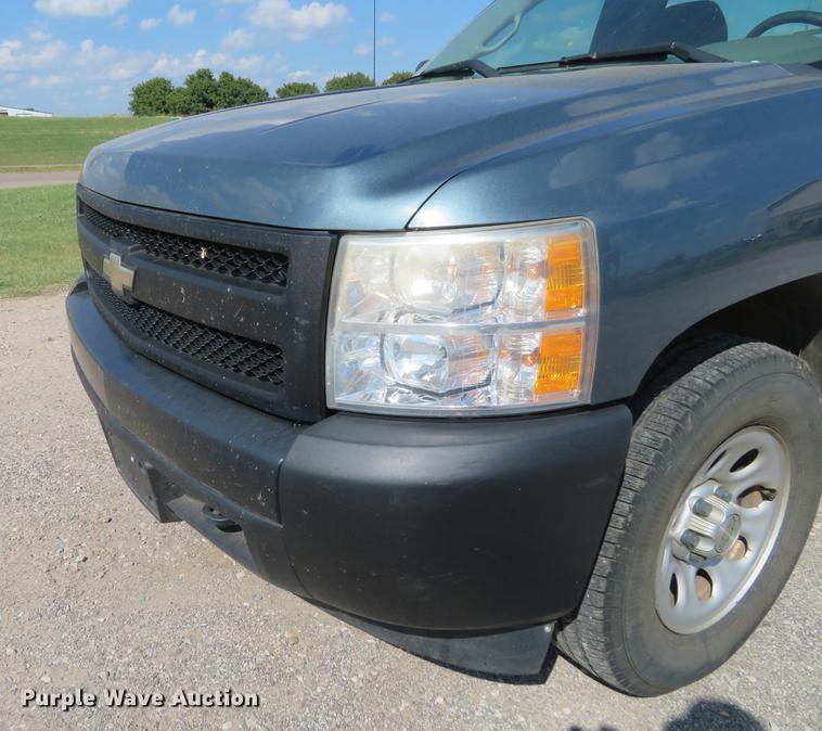 image for item DE6420 2007 Chevrolet Silverado 1500 pickup truck
