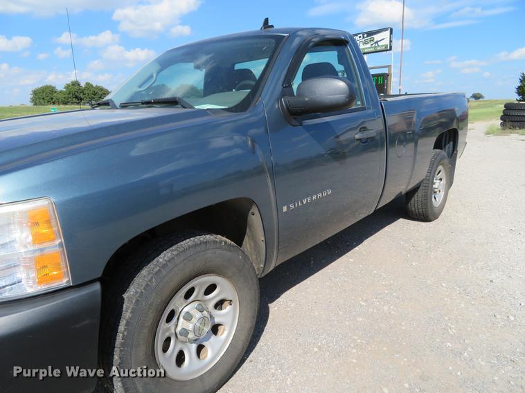 image for item DE6420 2007 Chevrolet Silverado 1500 pickup truck