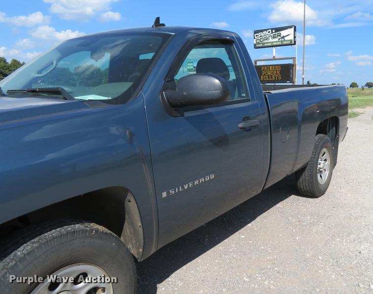 image for item DE6420 2007 Chevrolet Silverado 1500 pickup truck