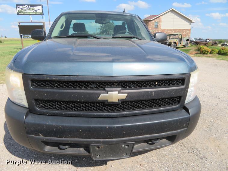 image for item DE6420 2007 Chevrolet Silverado 1500 pickup truck