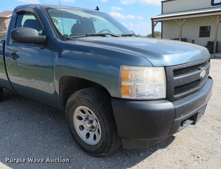 image for item DE6420 2007 Chevrolet Silverado 1500 pickup truck