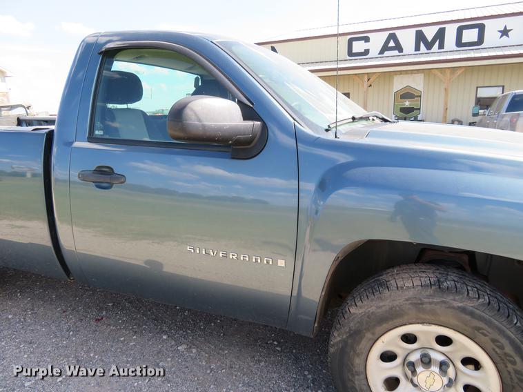 image for item DE6420 2007 Chevrolet Silverado 1500 pickup truck