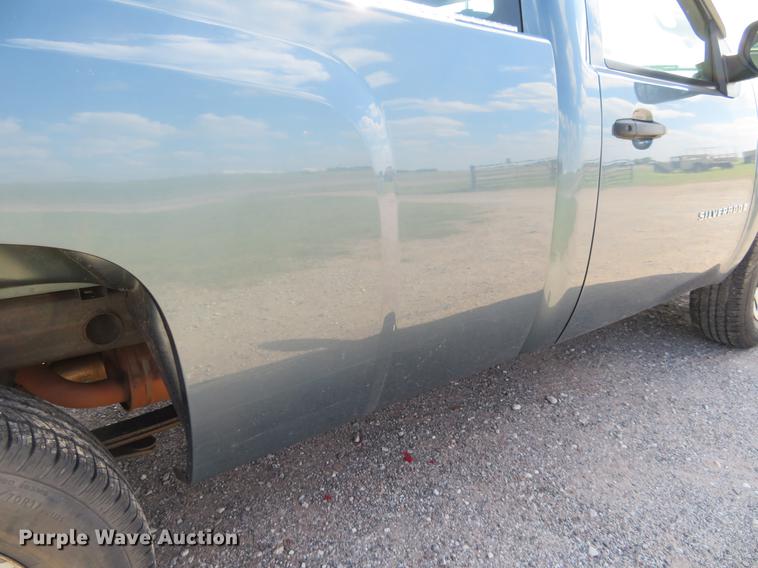 image for item DE6420 2007 Chevrolet Silverado 1500 pickup truck