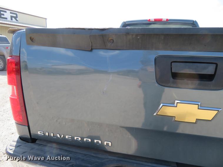 image for item DE6420 2007 Chevrolet Silverado 1500 pickup truck