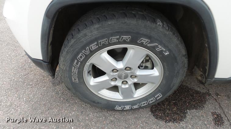image for item DE7223 2011 Jeep Grand Cherokee SUV
